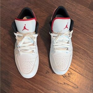 Jordan 1 white amd university red. Mens size 13